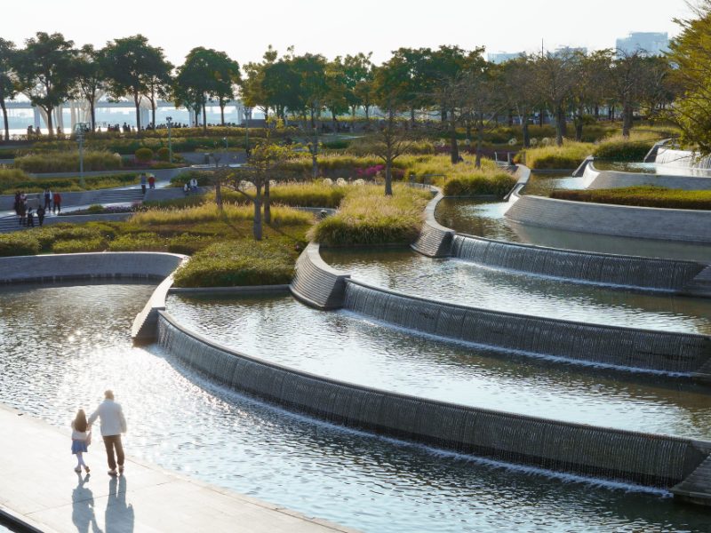 A thoughtfully designed tidal park uses cascading water features, native landscapes, and adaptive design to create a resilient waterfront where nature, people, and urban life coexist.