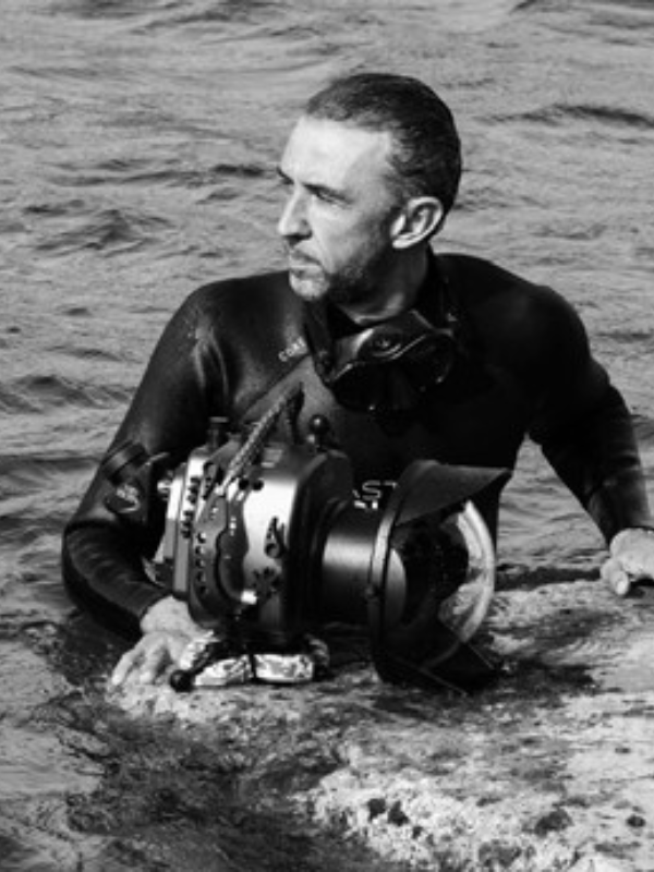 Bastien Soleil, creator of MEDUSA, emerges from the water with his underwater filming equipment, bringing together freediving, performance, and visual storytelling to deepen human connection with the ocean.