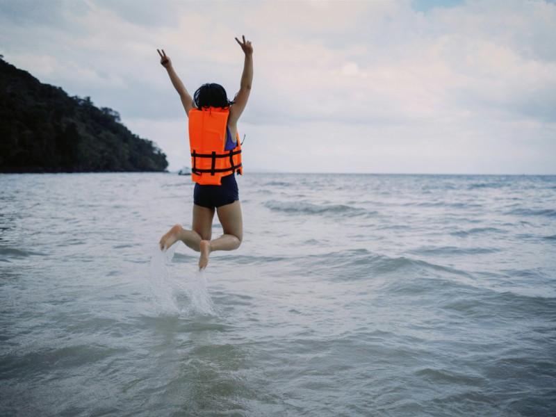 Water safety begins with the right gear, with lifejackets providing essential protection while allowing people to enjoy coastal waters with greater confidence.