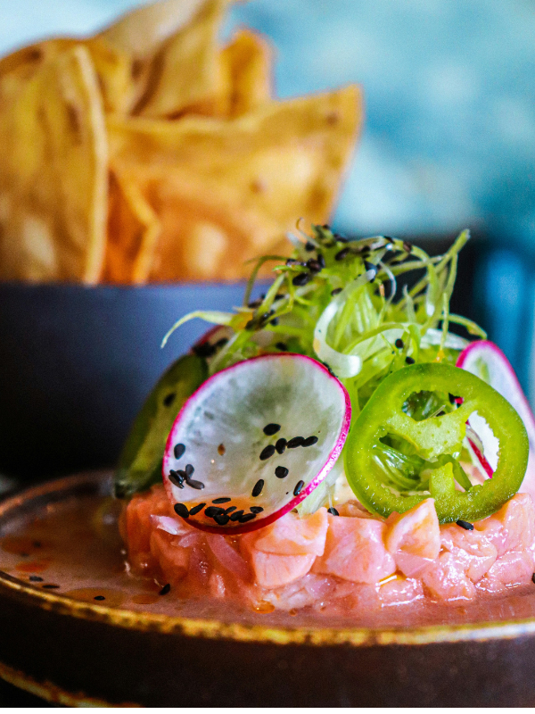 Fresh coastal food reflects the relationship between water and coast, transforming local seafood into distinctive flavors and culinary traditions.