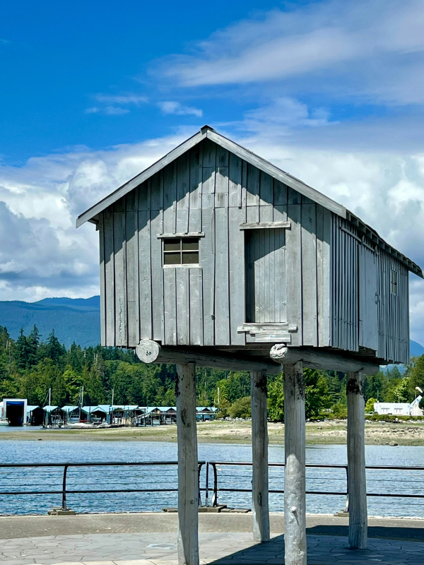 A traditional stilt house raised above the waterfront, illustrating how elevated architecture responds to water-shaped landscapes.